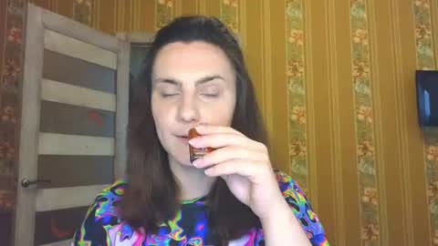 Snapshot of heyy_baddie chatting on 06-14-26, 01:13 Heyy baddie online show from 06-14-26, 01:13