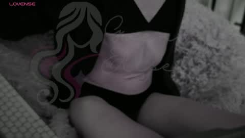 Gwen Elise online show from 12-14-25, 03:28