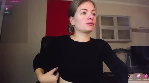 Lina online show from 11-10-25, 06:23