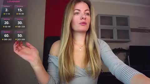 Lina online show from 11-21-25, 09:19