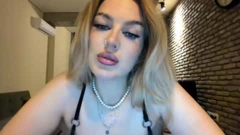 Snapshot of hi_lina chatting on 06-14-26, 02:20 Hi lina online show from 06-14-26, 02:20