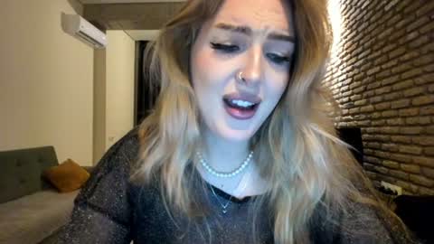 Snapshot of hi_lina chatting on 06-18-26, 02:23 Hi lina online show from 06-18-26, 02:23
