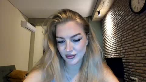 Snapshot of hi_lina chatting on 06-23-26, 02:20 Hi lina online show from 06-23-26, 02:20