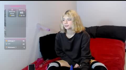 Snapshot of hi_scarlett chatting on 12-17-24, 01:49 hi_scarlett online show from 12-17-24, 01:49