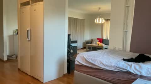 Snapshot of hichemlacoste333 chatting on 10-18-25, 12:06 hichemlacoste333 online show from 10-18-25, 12:06