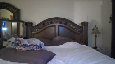 hidden_gold_milf online show from 04-21-26, 02:37