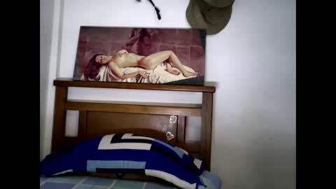 Snapshot of hideonbush051 chatting on 10-06-25, 03:31 hideonbush online show from 10-06-25, 03:31