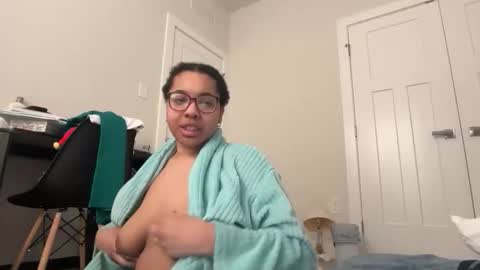 Snapshot of highkeyheidee chatting on 02-28-26, 08:21 Juana B. Bread online show from 02-28-26, 08:21