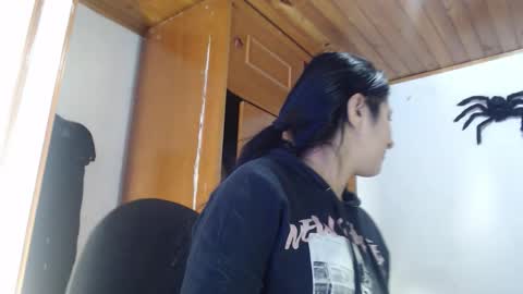 hilaril18 online show from 10-24-25, 12:08