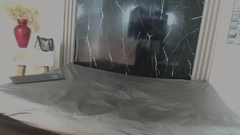 Snapshot of hilary_avilan chatting on 05-19-26, 06:47 Hilary Avilan online show from 05-19-26, 06:47