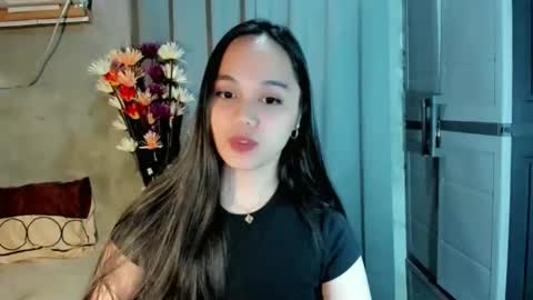 hilarymolly online show from 03-12-26, 01:23