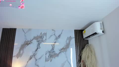 Hilary Thomsom online show from 03-10-26, 12:10