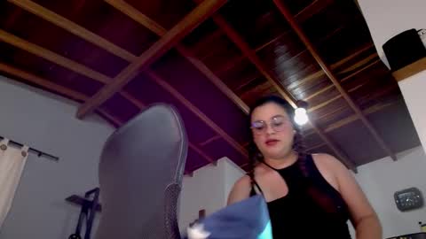 Snapshot of hillary_12 chatting on 09-27-25, 09:20 Miranda online show from 09-27-25, 09:20