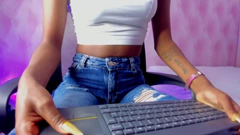  Hillary  online show from 02-04-25, 04:59