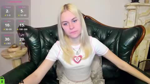 Snapshot of hilleva chatting on 10-25-25, 07:38 hilleva online show from 10-25-25, 07:38