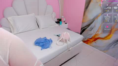 hinata_dolly online show from 04-25-26, 11:02