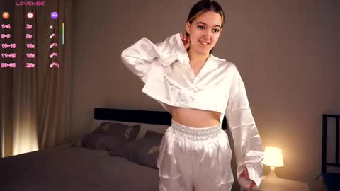 Snapshot of hip_hop_baby chatting on 02-20-25, 06:46 Leya Day Mary Night PvT Open online show from 02-20-25, 06:46