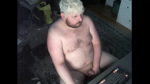 Snapshot of hipguy91 chatting on 05-06-26, 06:57 hipguy91 online show from 05-06-26, 06:57
