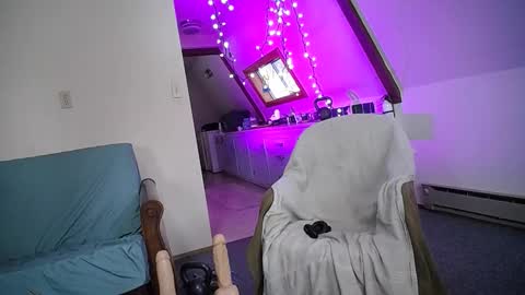 Snapshot of hippiezen chatting on 02-16-25, 05:26 Hippie Jijm online show from 02-16-25, 05:26