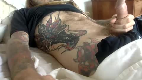 Snapshot of hippybiker chatting on 12-15-24, 06:26 hippybiker online show from 12-15-24, 06:26