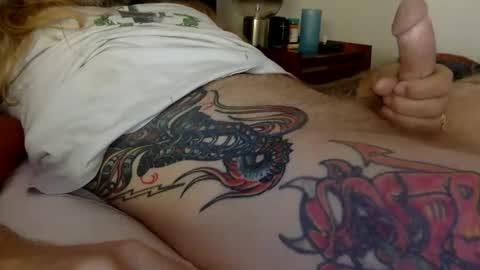 Snapshot of hippybiker chatting on 12-01-25, 12:32 hippybiker online show from 12-01-25, 12:32