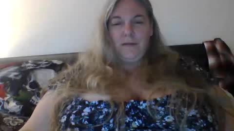 Snapshot of hippysnewhere chatting on 05-16-26, 11:09 hippysnewhere online show from 05-16-26, 11:09