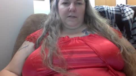 Snapshot of hippysnewhere chatting on 05-27-26, 10:29 hippysnewhere online show from 05-27-26, 10:29