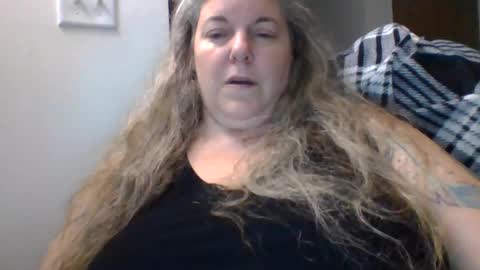 Snapshot of hippysnewhere chatting on 06-04-26, 03:29 hippysnewhere online show from 06-04-26, 03:29