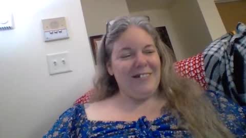 Snapshot of hippysnewhere chatting on 06-05-26, 09:04 hippysnewhere online show from 06-05-26, 09:04