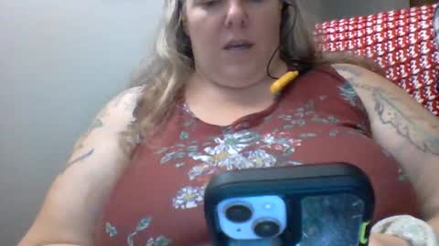 Snapshot of hippysnewhere chatting on 06-07-26, 12:15 hippysnewhere online show from 06-07-26, 12:15