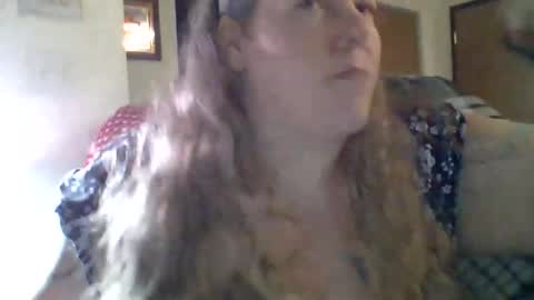 Snapshot of hippysnewhere chatting on 06-07-26, 10:46 hippysnewhere online show from 06-07-26, 10:46