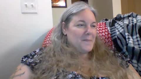 Snapshot of hippysnewhere chatting on 06-08-26, 11:38 hippysnewhere online show from 06-08-26, 11:38