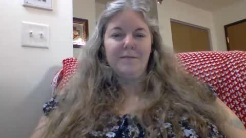 Snapshot of hippysnewhere chatting on 06-09-26, 11:44 hippysnewhere online show from 06-09-26, 11:44