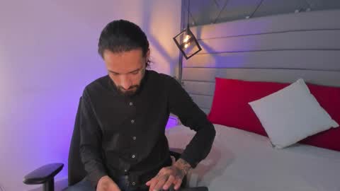 Hisoka online show from 02-08-26, 01:03