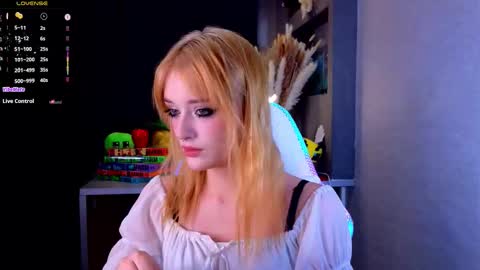 Snapshot of hisoka__akerley chatting on 09-19-25, 04:40 Ella online show from 09-19-25, 04:40