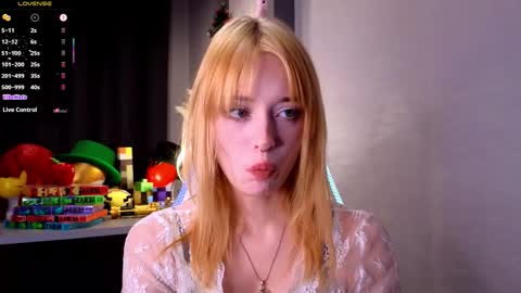Snapshot of hisoka__akerley chatting on 09-21-25, 06:42 Ella online show from 09-21-25, 06:42