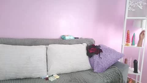 hiyakasudere_ online show from 11-24-25, 06:40