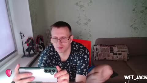 Snapshot of hlestus chatting on 12-04-25, 07:06 Wet Jack online show from 12-04-25, 07:06