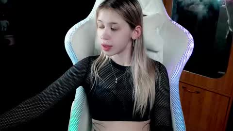 Holly online show from 12-05-25, 07:21