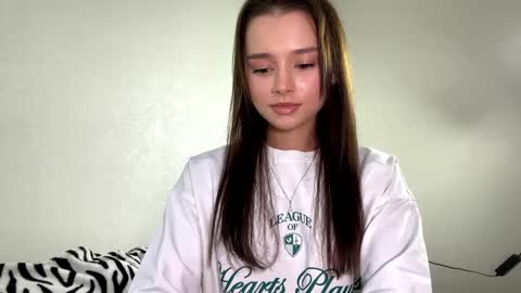 Snapshot of hoaarisa chatting on 11-10-25, 10:47 Sofia online show from 11-10-25, 10:47