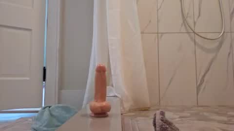 Snapshot of hockeyjock17 chatting on 05-11-26, 02:45 hockeyjock17 online show from 05-11-26, 02:45