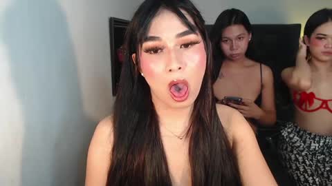 hoe_freesia online show from 05-18-26, 03:51