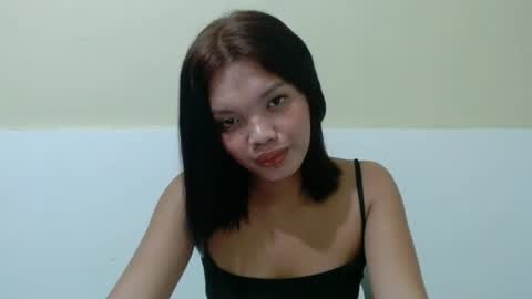 Snapshot of hoelyguine chatting on 06-30-26, 09:54 Guinevere3 online show from 06-30-26, 09:54