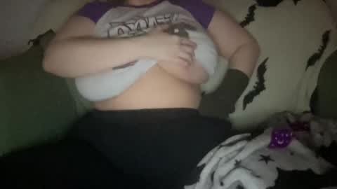 Snapshot of hoestoes915 chatting on 02-26-25, 10:04 Stacey online show from 02-26-25, 10:04