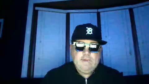 holden_minutz online show from 11-19-25, 10:04