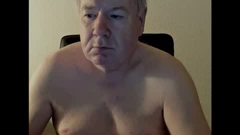 Snapshot of holgerhb53 chatting on 10-24-25, 03:03 Holger online show from 10-24-25, 03:03