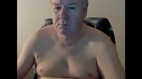 Snapshot of holgerhb53 chatting on 10-24-25, 03:08 Holger online show from 10-24-25, 03:08