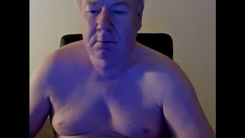 Snapshot of holgerhb53 chatting on 10-28-25, 03:21 Holger online show from 10-28-25, 03:21