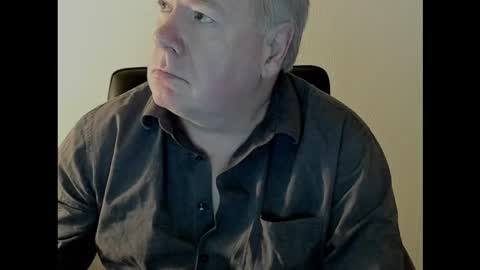 Snapshot of holgerhb53 chatting on 10-29-25, 10:50 Holger online show from 10-29-25, 10:50