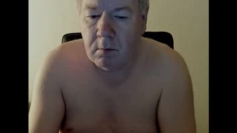 Snapshot of holgerhb53 chatting on 11-03-25, 04:03 Holger online show from 11-03-25, 04:03